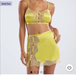 SAVAGE FENTY SATIN SKIRT CHARTREUSE XL